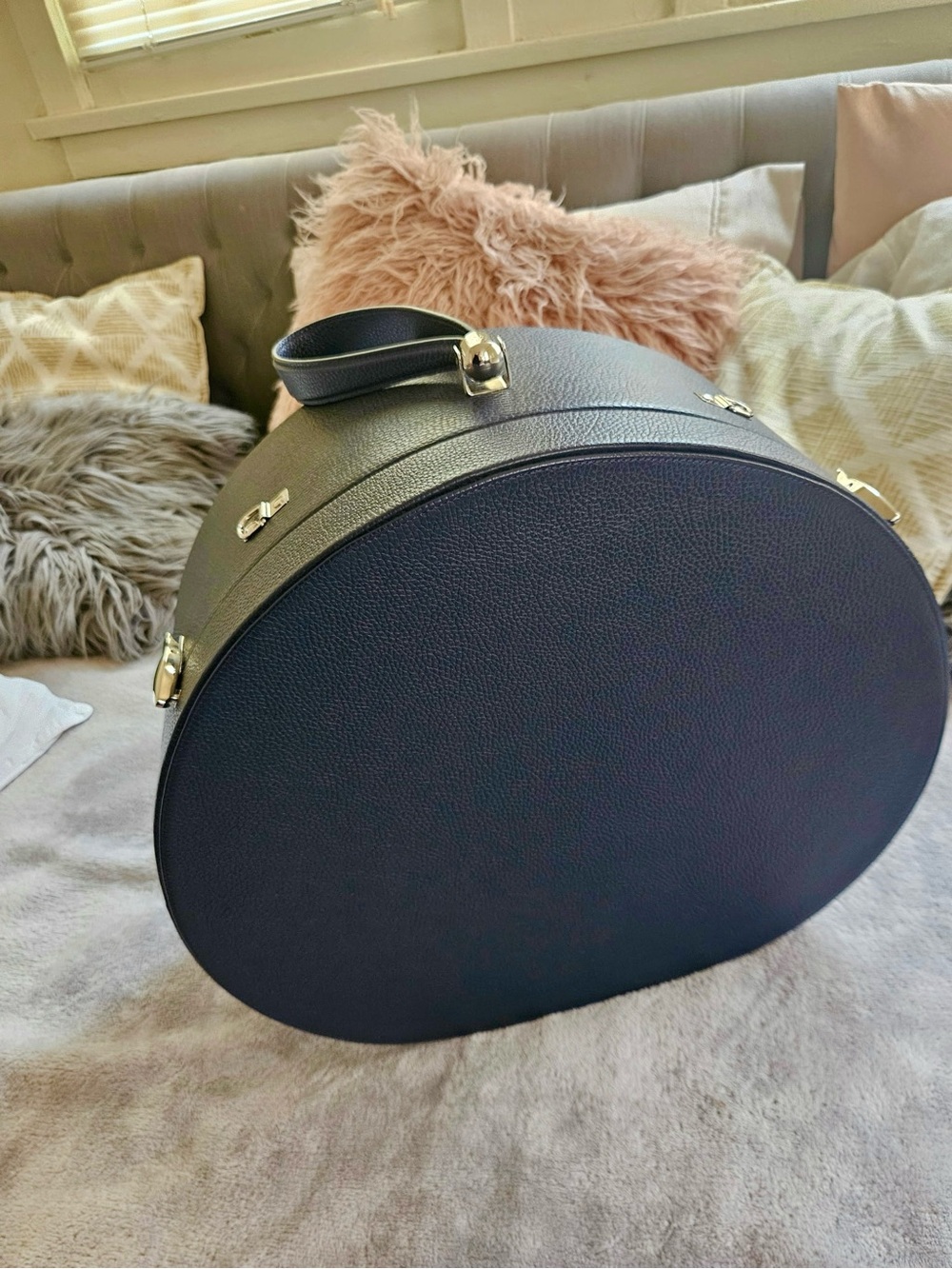 Travel w Class. Freya 100% Leather Travel Hat Box Navy BNWT - Picture 2 of 8